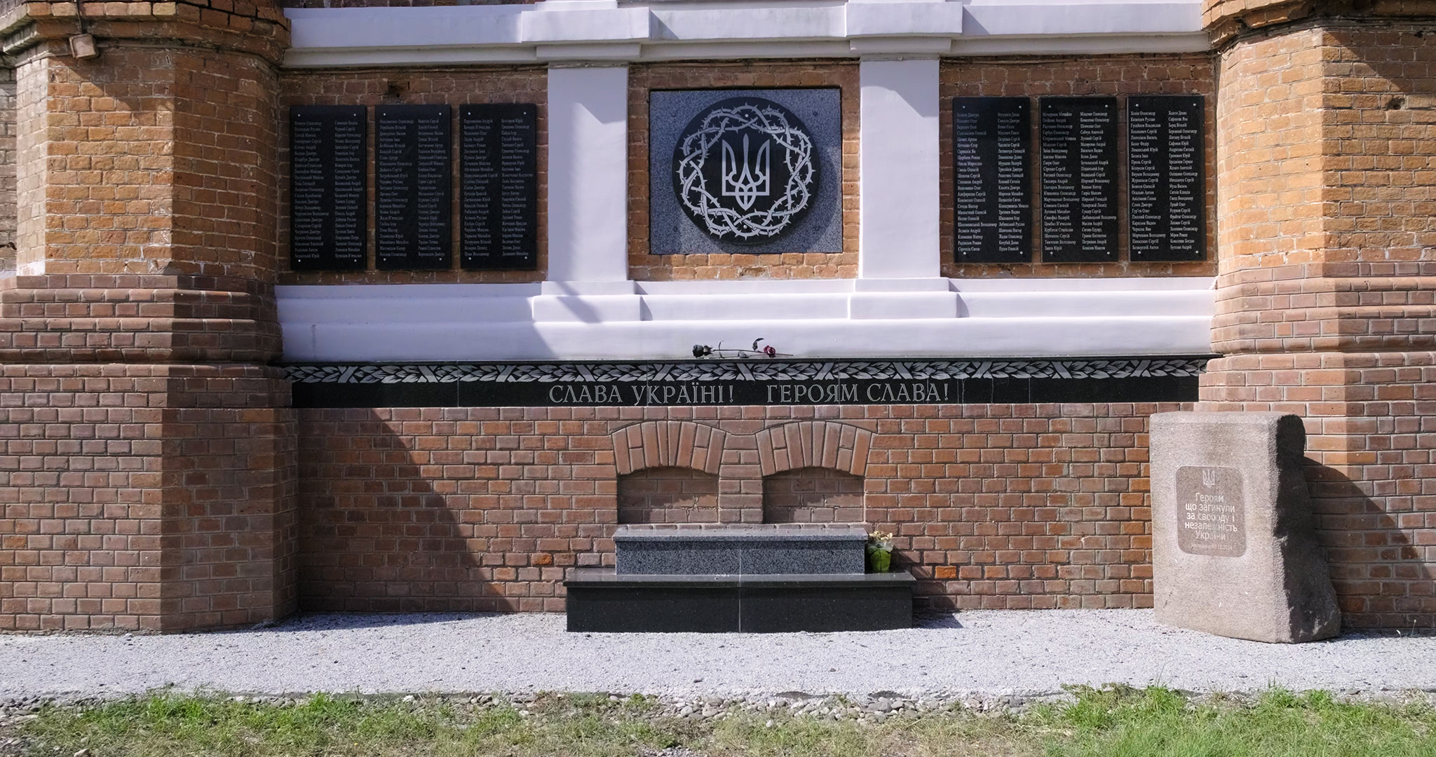 Меморіал загиблим воїнам у храмі Іоана Богослова у Харкові, встановлений у 2014-му році. © Денис Волоха / ХПГ